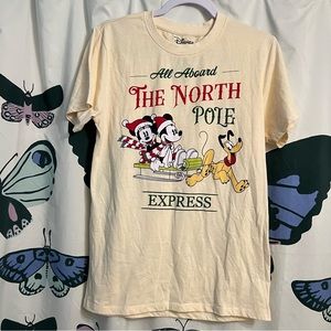 ❗️clearance-price firm❗️ Disney Mickey North Pole tee